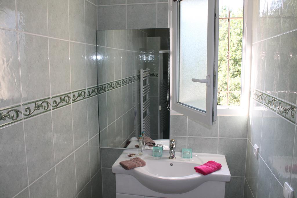 Bed and Breakfast La Maison De Jenny Сен-Бонне-де-Монтору Екстер'єр фото